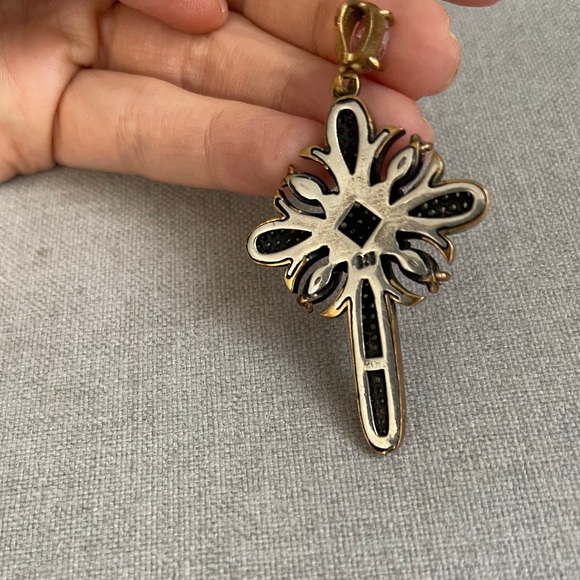 Stunning Silver Cross - Picture 4 of 4